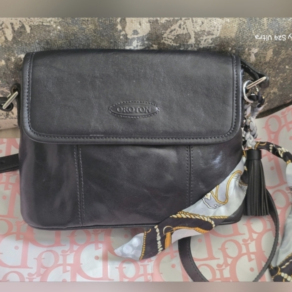 Oroton Australian Vntg Blk Cowhide Leather Crossbody Bag GUC